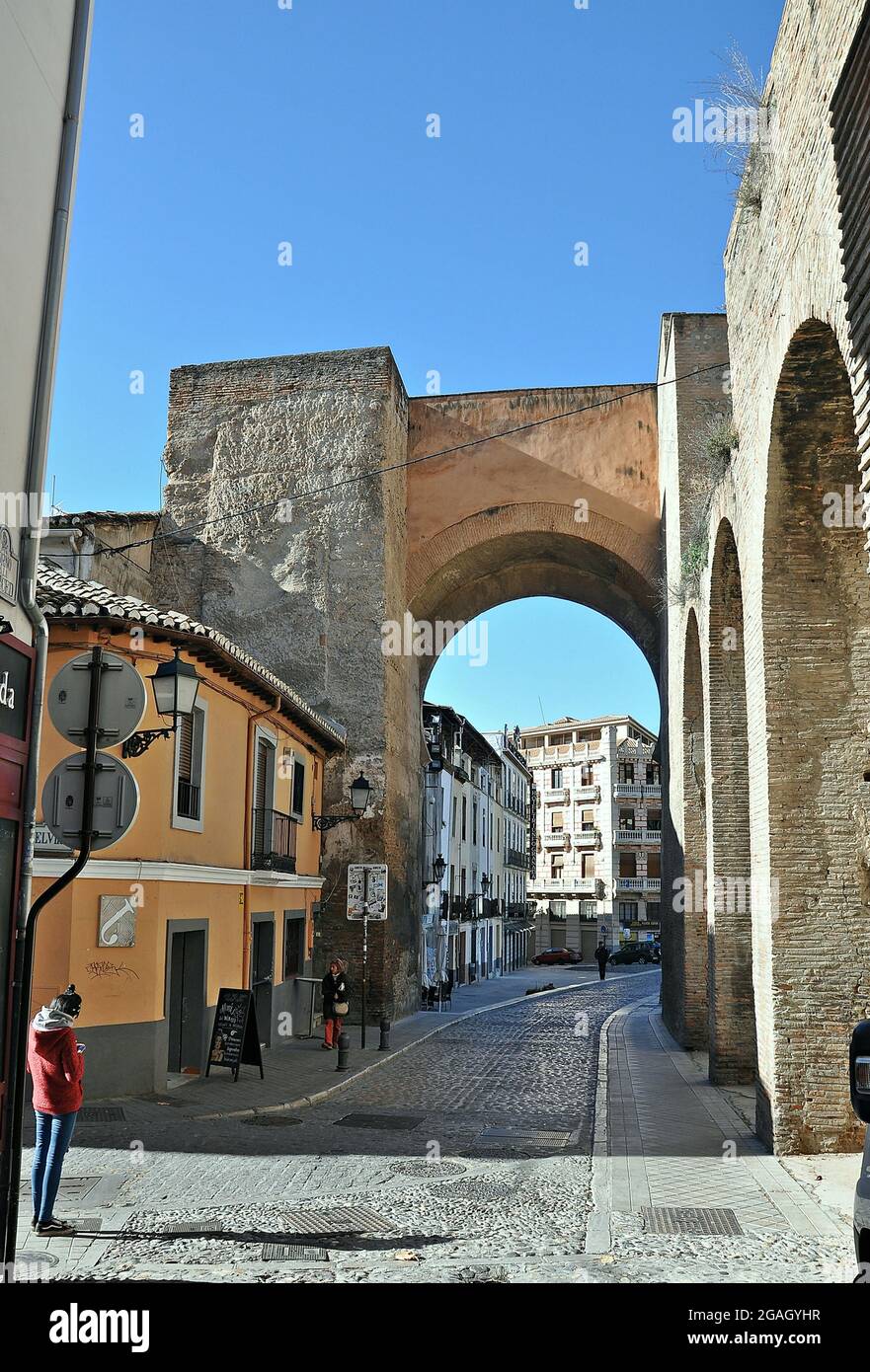 Porta Elvira o Arco di Elvira a Granada, Spagna Foto Stock