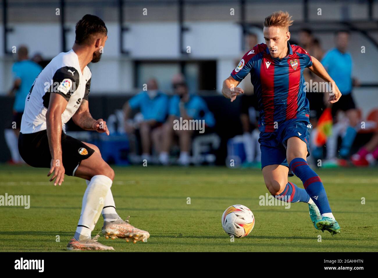 Valencia, Spagna. 30 luglio 2021. Giocatori in azione durante il pre-incontro amichevole tra Valencia CF e Levante UD a Estadio Antonio Puchades a Valencia, Spagna. (Credit: Indira) Credit: DAX Images/Alamy Live News Foto Stock