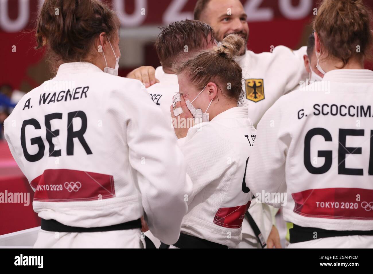 Tokio, Giappone. 31 luglio 2021. JUDO: Olympia, preliminari, team, misto, round di speranza. La squadra mista tedesca è felice della vittoria e quindi della medaglia di bronzo olimpica contro la squadra mista olandese. Credit: Friso Gentsch/dpa/Alamy Live News Foto Stock