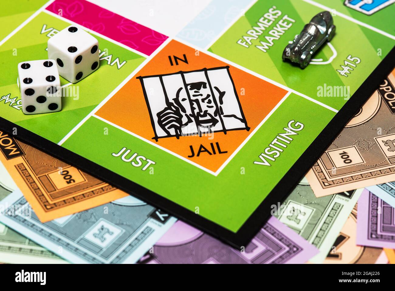 Primo piano del Millennial Monopoly Board UK. Foto Stock