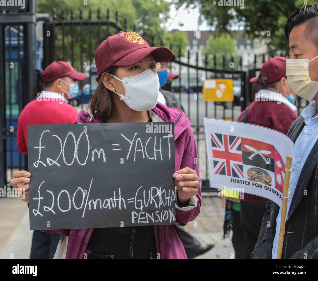 Londra, Regno Unito. 31 luglio 2021 Gurkhas si è riunito a Whitehall di fronte a Downing Street per chiedere pensioni eque e uguali ai loro omologhi britannici, con alcuni Gurkhas nel loro undicesimo giorno sciopero della fame Paul Quezada-Neiman/Alamy Live News Foto Stock