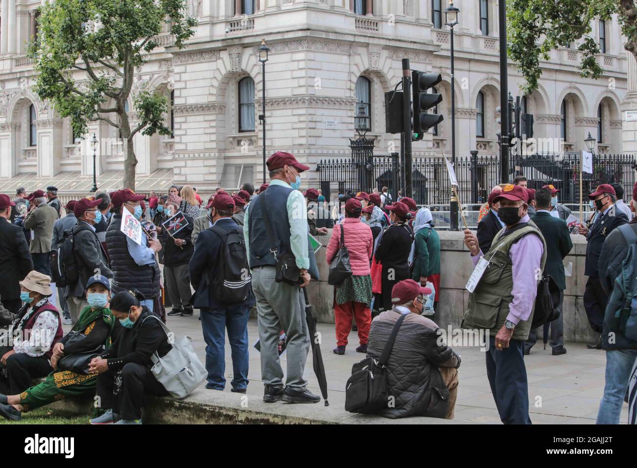 Londra, Regno Unito. 31 luglio 2021 Gurkhas si è riunito a Whitehall di fronte a Downing Street per chiedere pensioni eque e uguali ai loro omologhi britannici, con alcuni Gurkhas nel loro undicesimo giorno sciopero della fame Paul Quezada-Neiman/Alamy Live News Foto Stock