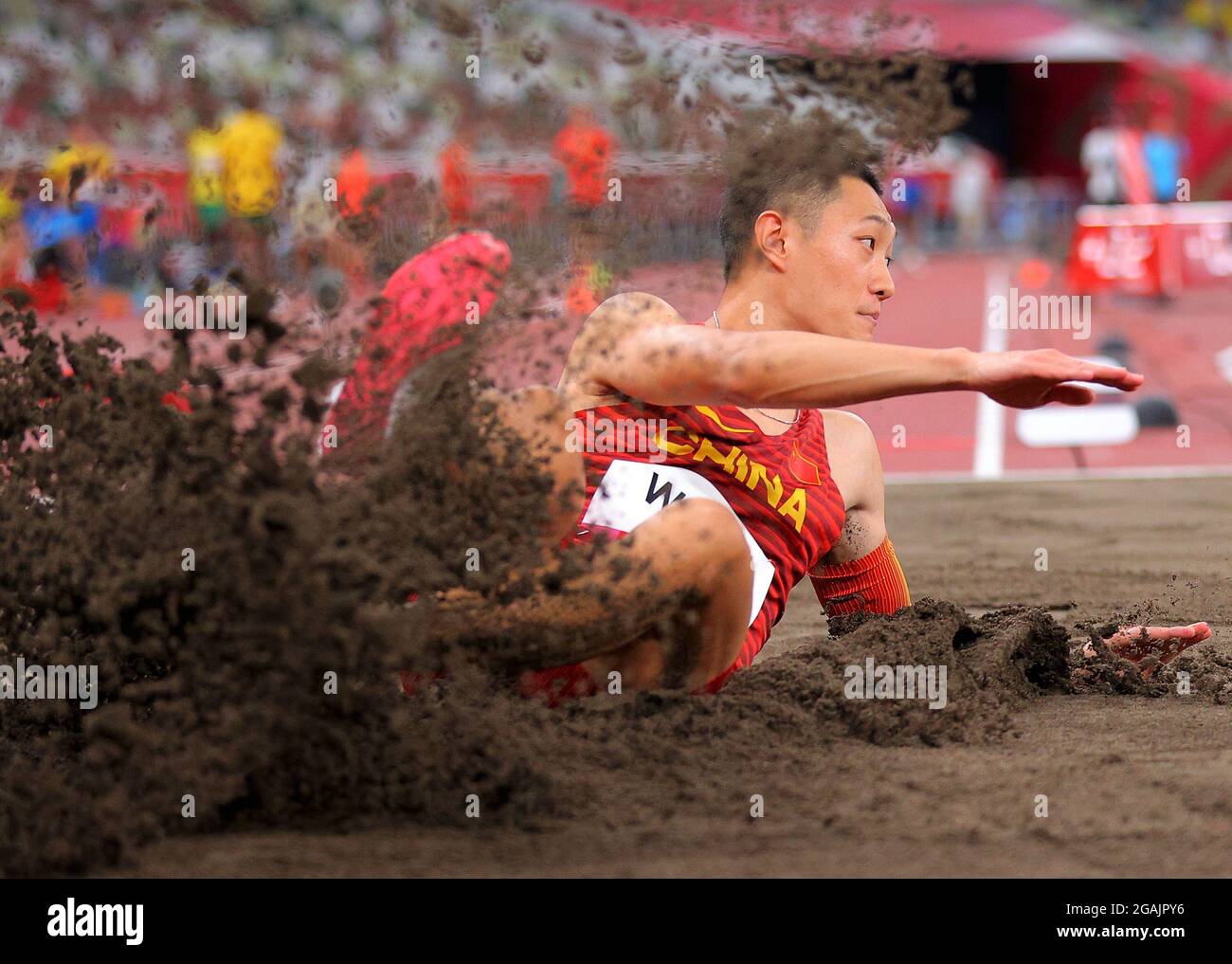 Tokyo, Giappone. 31 luglio 2021. Wang Jianan della Cina compete durante la qualificazione maschile del salto lungo ai Giochi Olimpici di Tokyo 2020 a Tokyo, Giappone, 31 luglio 2021. Credit: Li Ming/Xinhua/Alamy Live News Foto Stock