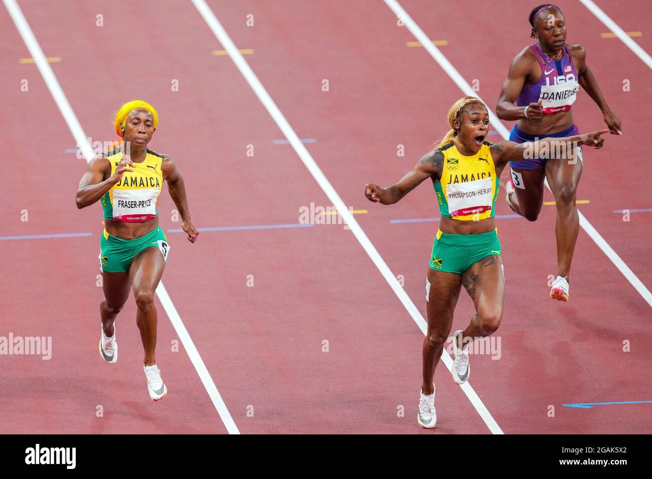 TOKYO, GIAPPONE - LUGLIO 31: Shelly-Ann Fraser - Pryce of Jamaica, Elaine Thompson - Herah of Jamaica, Teahna Daniels of USA in competizione sui 100 metri delle Donne durante i Giochi Olimpici di Tokyo 2020 allo Stadio Olimpico il 31 luglio 2021 a Tokyo, Giappone (Foto di Yannick Verhoeven/Orange Pictures) NOCNSF Atleekunie Credit: Orange Pics BV/Alamy Live News Foto Stock