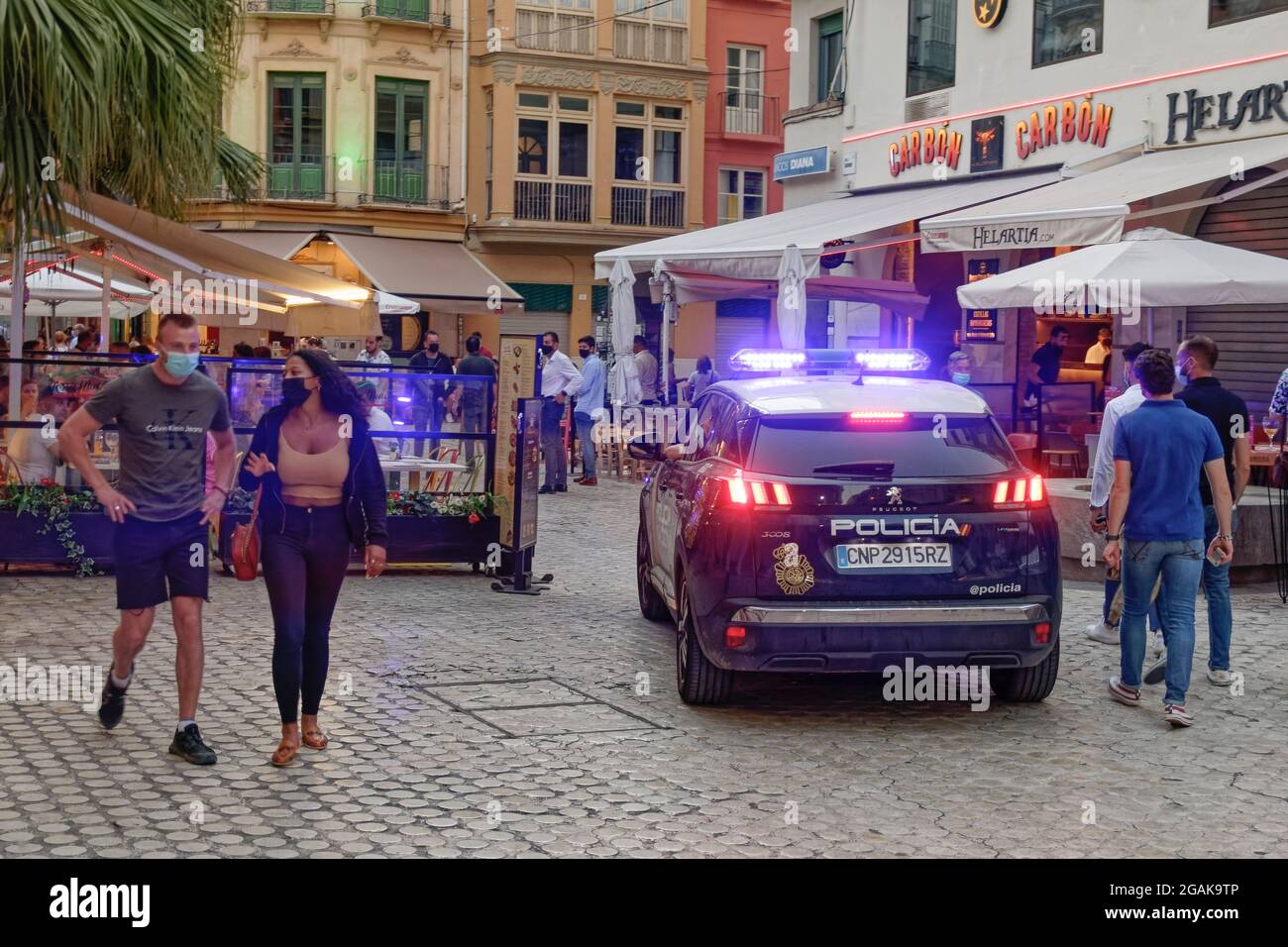 Ristoranti a der Altstadt von Malaga, Polizei, Kontrolle Corona Regeln, Costa del Sol, Provinz Malaga, Andalusia, Spagna, Europa, Foto Stock