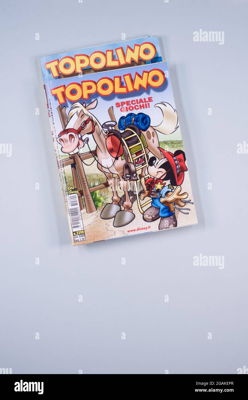 Fumetto dei personaggi dei cartoni animati Disney di Topolino - edizione  italiana Foto stock - Alamy