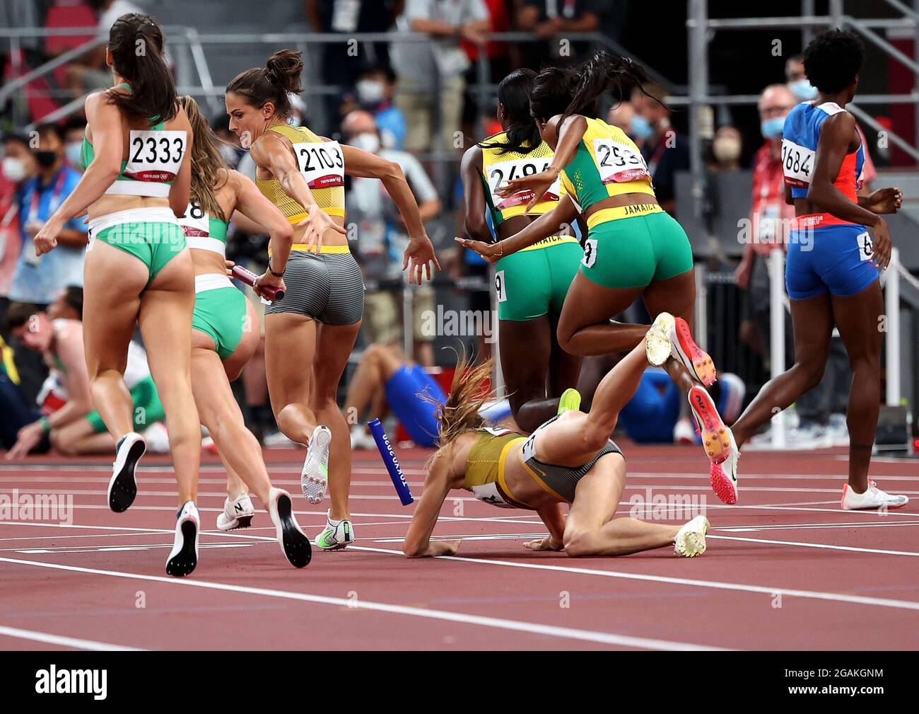Tokyo, Giappone. 31 luglio 2021. Corinna Schwab cade durante la finale mista di 4 x 400 m ai Giochi Olimpici di Tokyo 2020, a Tokyo, Giappone, il 31 luglio 2021. Credit: Li Ming/Xinhua/Alamy Live News Foto Stock