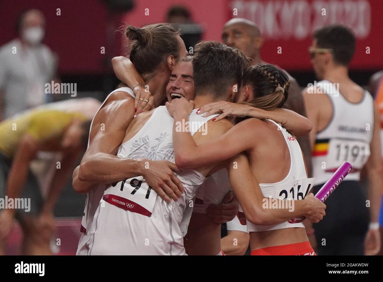 Tokyo, Giappone. 31 luglio 2021. La squadra polacca festeggia dopo aver vinto l'oro nella 4 x 400m Relay Mixed alla competizione atletica alle Olimpiadi estive di Tokyo, Giappone, sabato 31 luglio 2021. La Polonia ha vinto l'oro, la Repubblica Dominicana l'argento e gli Stati Uniti il bronzo. Foto di Richard Ellis/UPI Credit: UPI/Alamy Live News Foto Stock