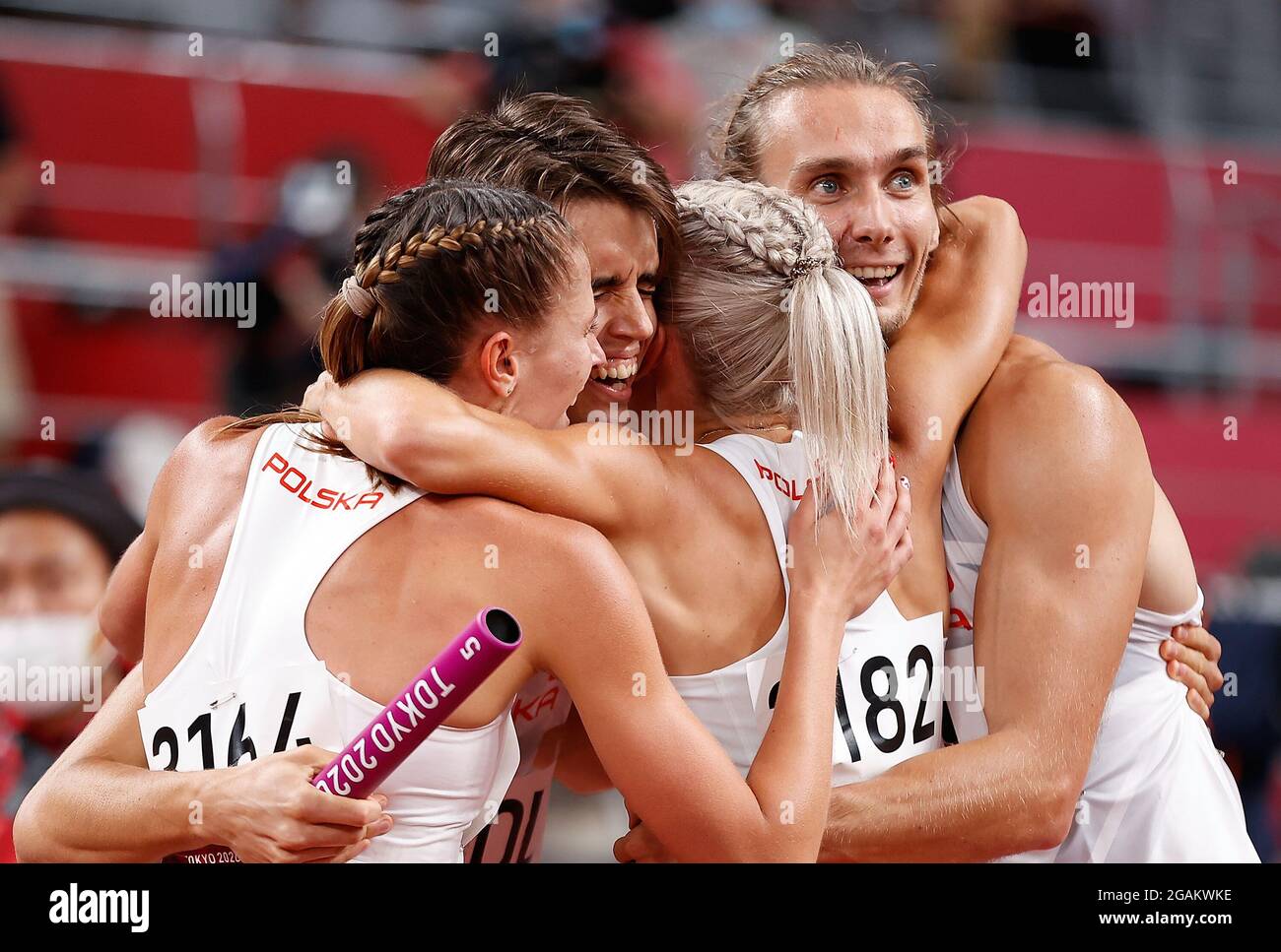 Tokyo, Giappone. 31 luglio 2021. I membri del Team Poland festeggiano dopo aver vinto la finale mista a 4 x 400 m ai Giochi Olimpici di Tokyo 2020, a Tokyo, Giappone, il 31 luglio 2021. Credit: Wang Lili/Xinhua/Alamy Live News Foto Stock