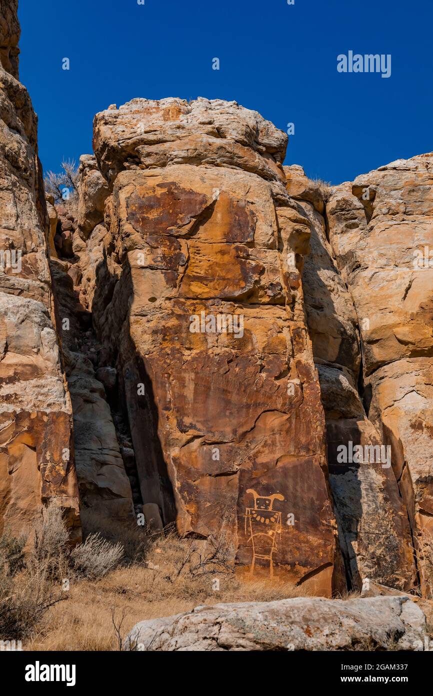 Spettacolare pannello di una figura umana stilizzata al sito McKee Spring Petroglyph, Dinosaur National Monument, Utah, USA Foto Stock