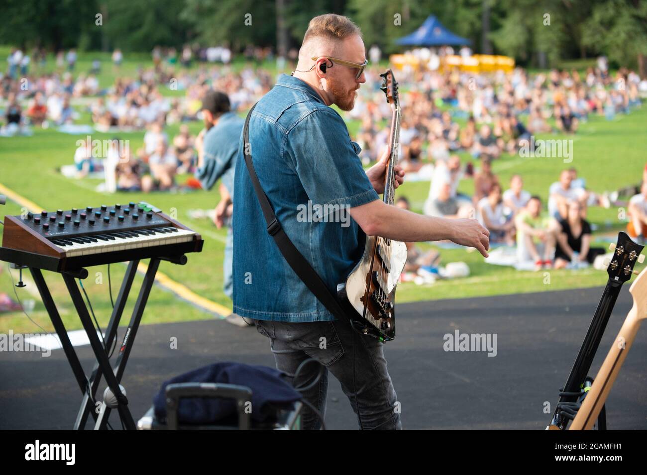 Coma Cose si esibisce lo scorso 18 luglio a Codroipo (UD) Italia Foto Stock