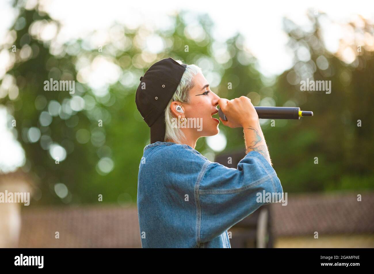 Coma Cose si esibisce lo scorso 18 luglio a Codroipo (UD) Italia Foto Stock