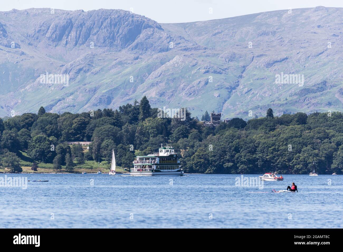 MV Swift sul Lago Windermere il Distretto Parco Nazionale Cumbria Nord Ovest Inghilterra UK Foto Stock