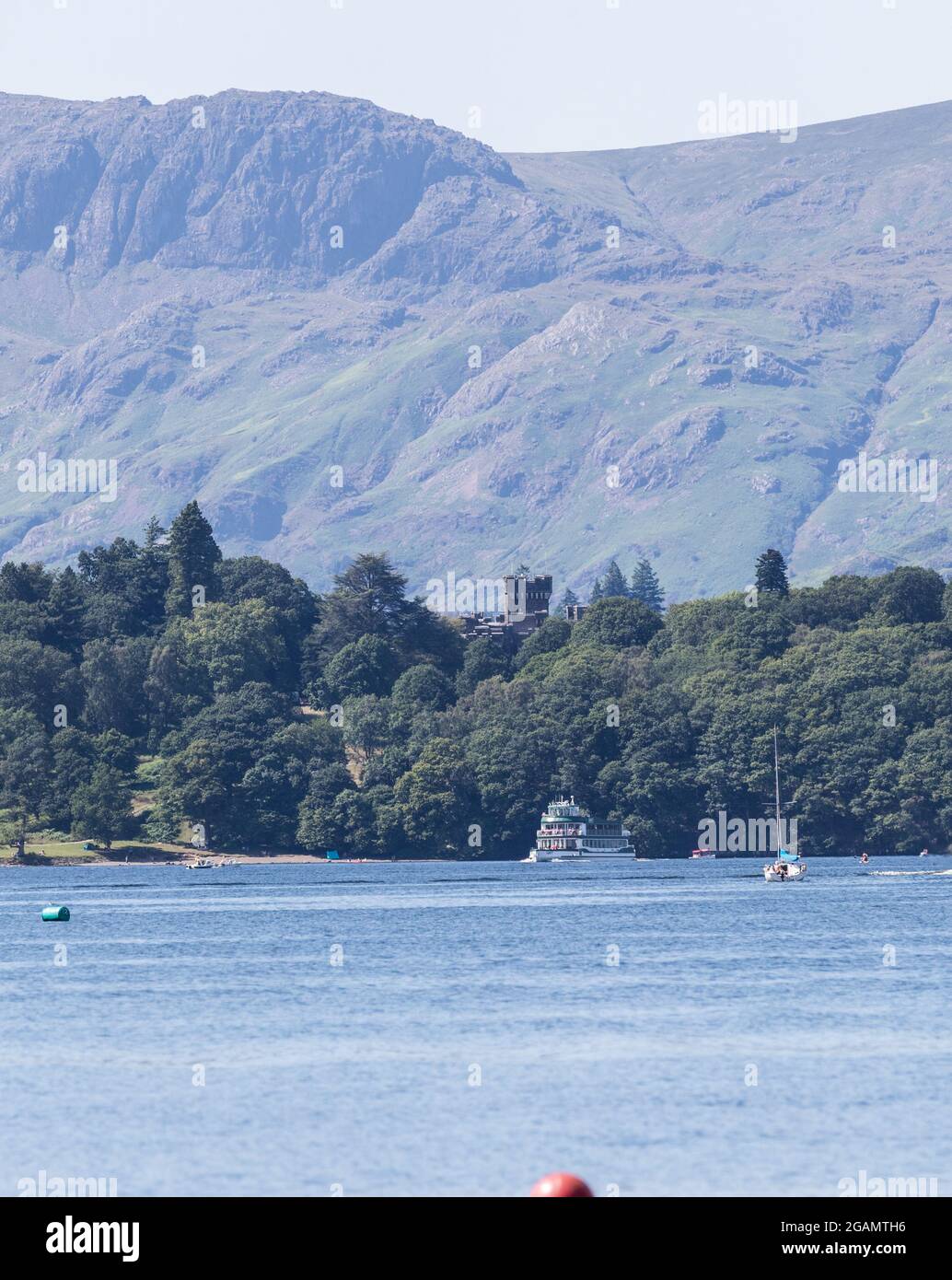 MV Swift sul Lago Windermere il Distretto Parco Nazionale Cumbria Nord Ovest Inghilterra UK Foto Stock