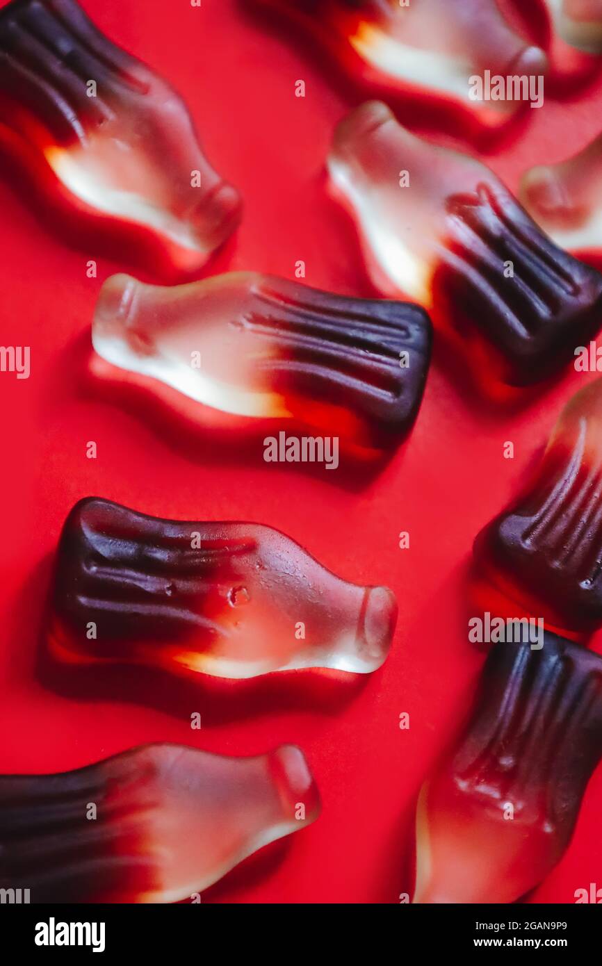 Macro cola gummy jelly caramelle modello, a bottiglia a forma di dolci per masticare Foto Stock