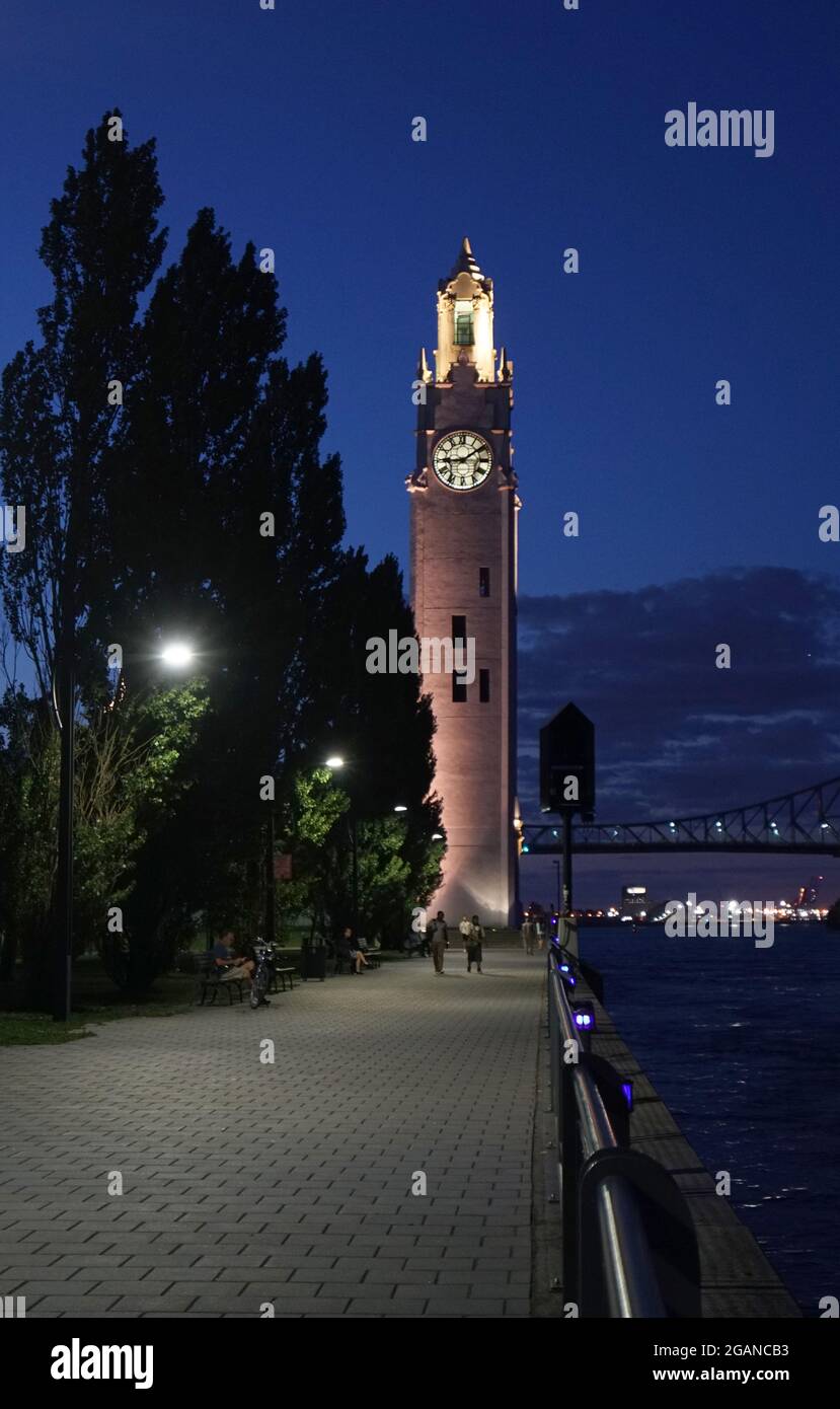 Montreal, Quebec, Canada, 28 luglio 2021. Torre dell'Orologio nella Vecchia Montreal al tramonto.Mario Beauregard/Alamy News Foto Stock