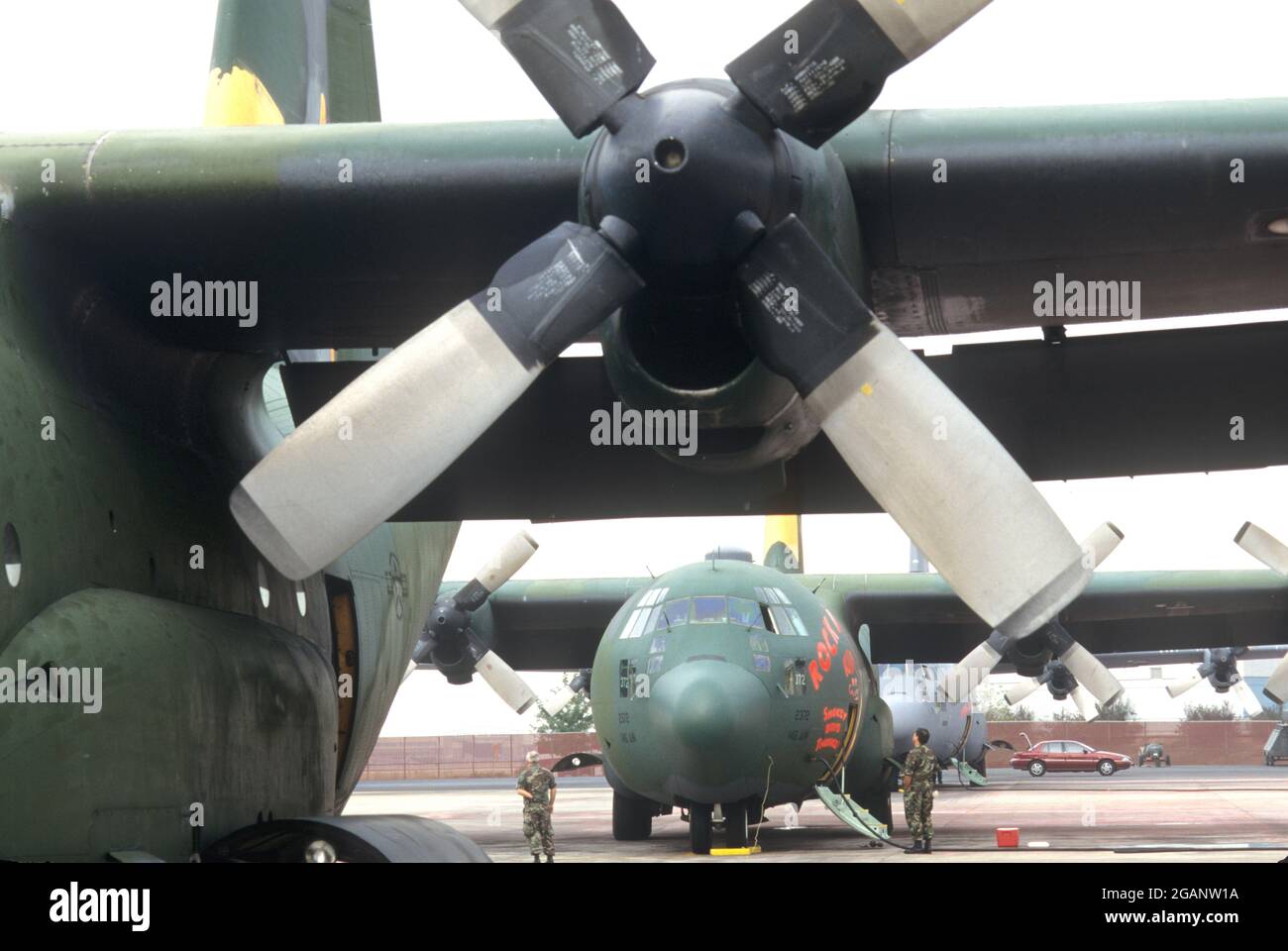 Due C-130 utilizzati per la caduta di ignifughi parcheggiati presso il NIFC (National Interagency Fire Center) di Boise Idaho Foto Stock