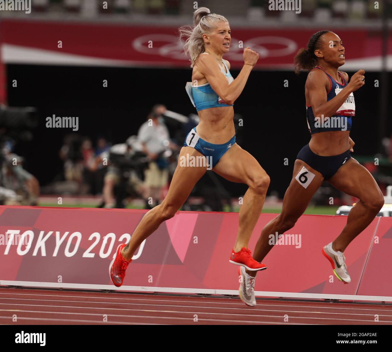 Tokyo, Giappone. 31 luglio 2021. LINEA FINN-ISH: Finale olimpica femminile di 800 metri, il finlandese SARA KUIVISTO, 29, (numero bib 1894) in via di nuovo rompendo il suo ultimo calore per fare le semifinali alle Olimpiadi estive di Tokyo 2020, sabato. Finendo 6° mentre si è infranto un record di 30 anni per le donne finlandesi nei 800 metri, si è registrato un nuovo record finlandese di 1.59.41 nelle semifinali di 800 metri delle Olimpiadi di Tokyo. Questa è la prima volta che una donna finlandese ha percorso 800 metri in meno di due minuti. (Credit ALL Usages: © Scott Mc Kiernan/ZUMA Press Wire) Foto Stock