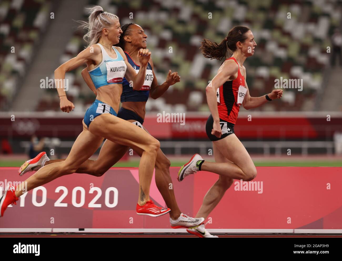 Tokyo, Giappone. 31 luglio 2021. LINEA FINN-ISH: Finale olimpica femminile di 800 metri, il finlandese SARA KUIVISTO, 29, (numero bib 1894) in via di nuovo rompendo il suo ultimo calore per fare le semifinali alle Olimpiadi estive di Tokyo 2020, sabato. Finendo 6° mentre si è infranto un record di 30 anni per le donne finlandesi nei 800 metri, si è registrato un nuovo record finlandese di 1.59.41 nelle semifinali di 800 metri delle Olimpiadi di Tokyo. Questa è la prima volta che una donna finlandese ha percorso 800 metri in meno di due minuti. (Credit ALL Usages: © Scott Mc Kiernan/ZUMA Press Wire) Foto Stock