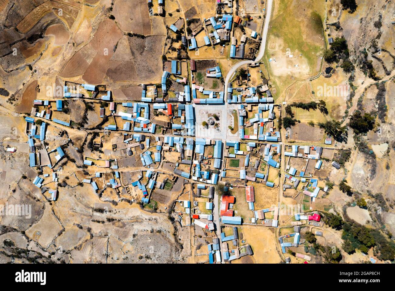 Veduta aerea di un villaggio nelle Ande peruviane Foto Stock