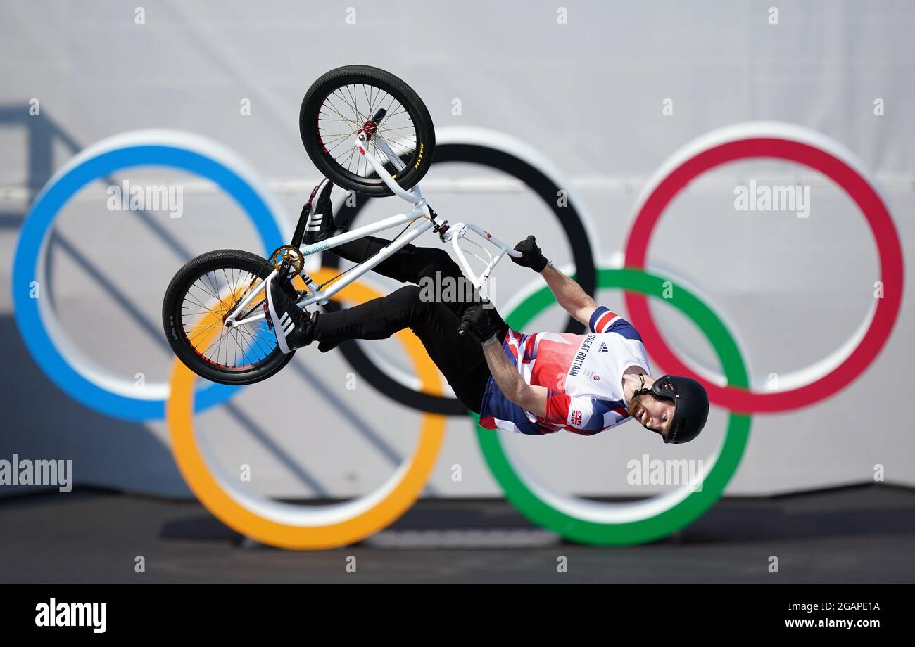 Charlotte Worthington, in Gran Bretagna, sta per vincere una medaglia d'oro nel freestyle femminile BMX all'Ariake Urban Sports Park il nono giorno dei Giochi Olimpici di Tokyo 2020 in Giappone. Data immagine: Domenica 1 agosto 2021. Foto Stock