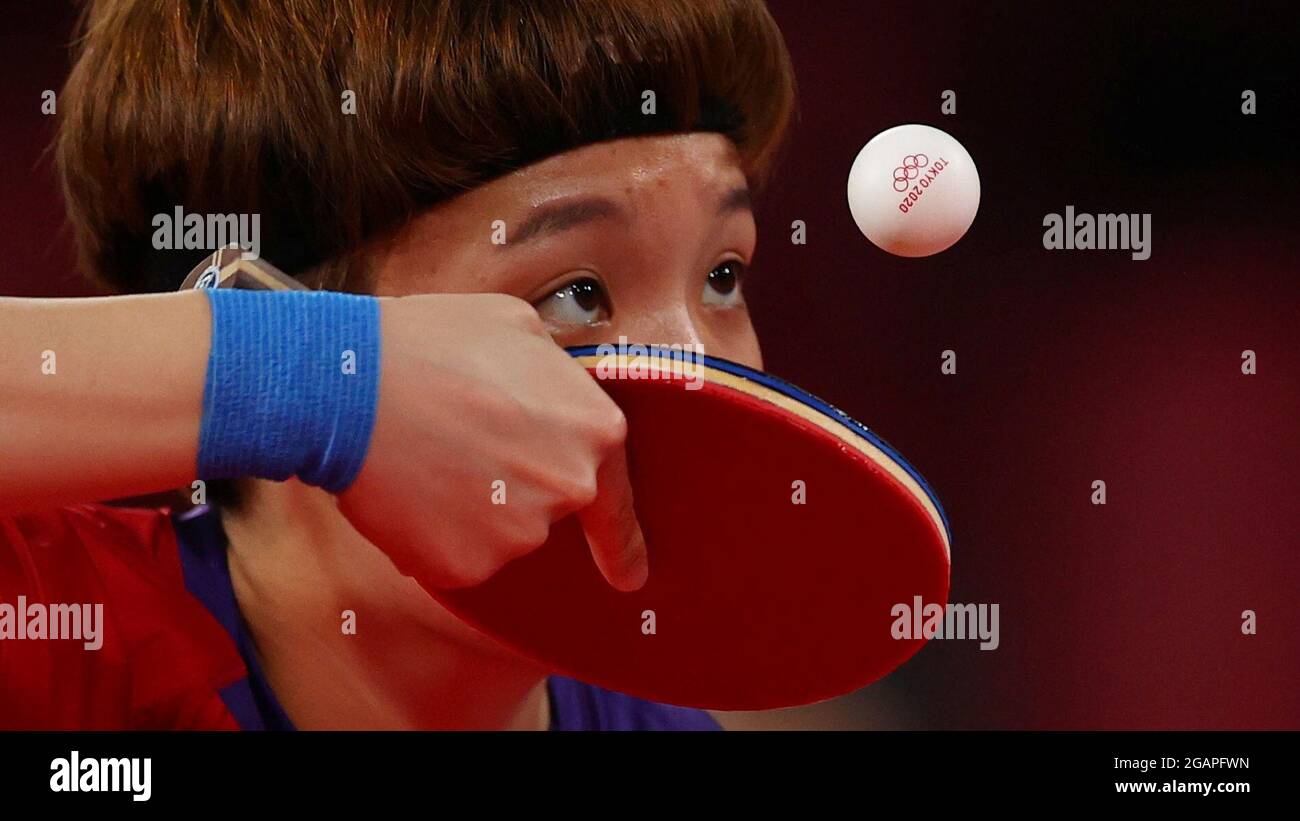 Tokyo 2020 Olimpiadi - Ping-pong - squadra femminile - ultimi 16 - Tokyo Metropolitan Gymnasium - Tokyo, Giappone - 1 agosto 2021. Doo Hoi Kem di Hong Kong in azione REUTERS/Luisa Gonzalez Foto Stock