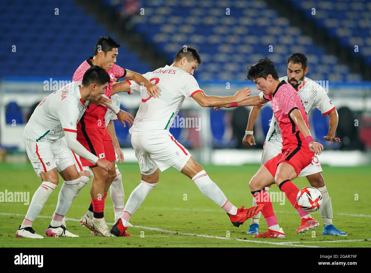 Yokohama, Giappone. 31 luglio 2021. Azione nella zona di penalità durante il torneo olimpico maschile di calcio Tokyo 2020, incontro finale tra la Repubblica di Corea e il Messico allo stadio internazionale Yokohama di Yokohama, Giappone. Credit: SPP Sport Press Photo. /Alamy Live News Foto Stock