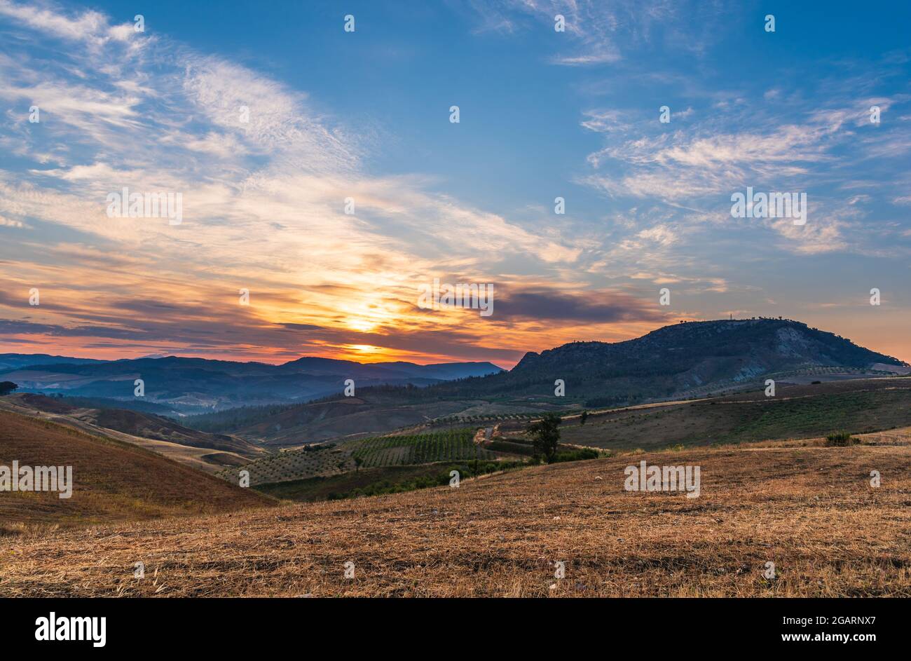 Bel paesaggio all'alba, Butera, Caltanissetta, Sicilia, Italia, Europa Foto Stock