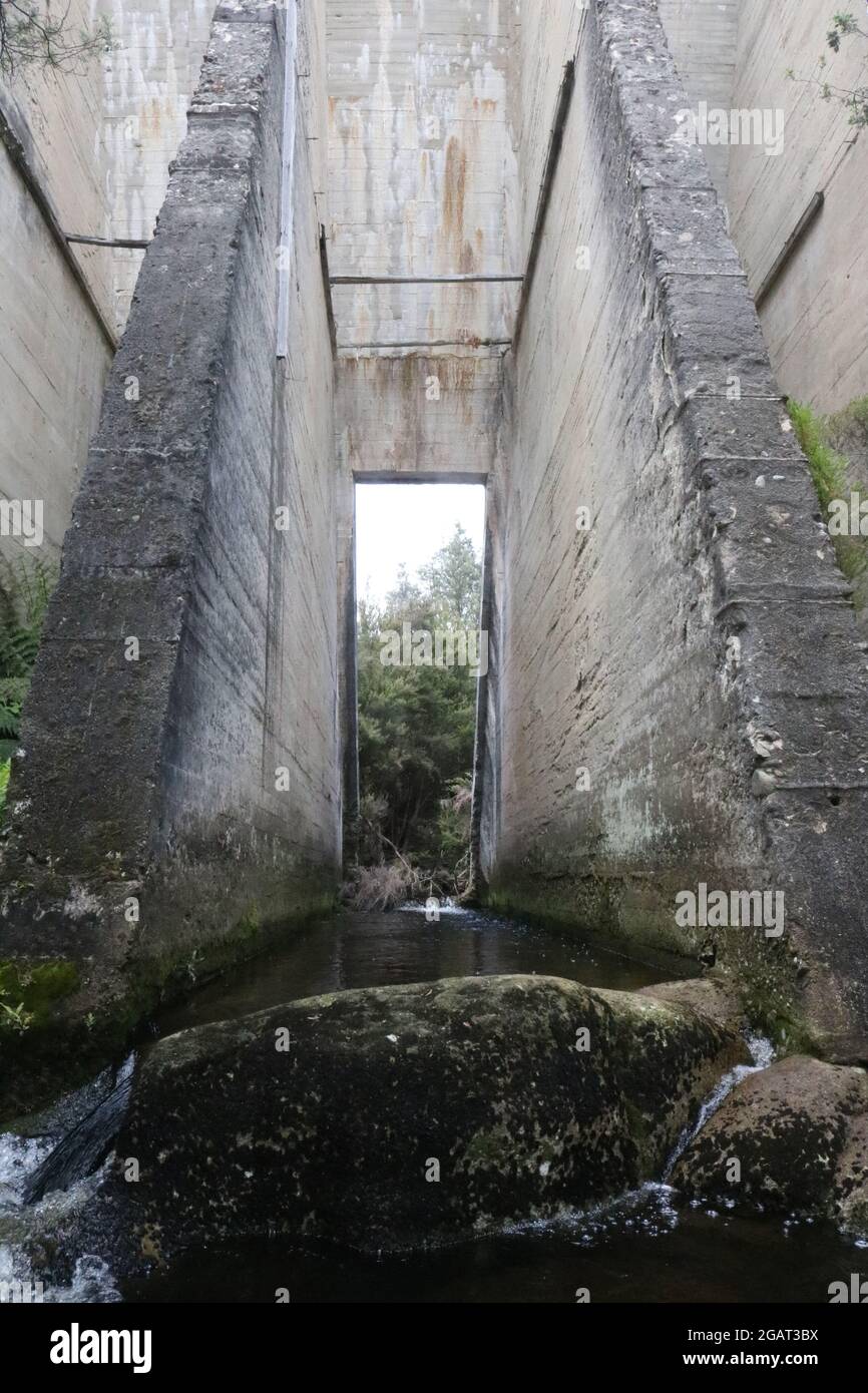 Storia passata delle mura della diga Foto Stock