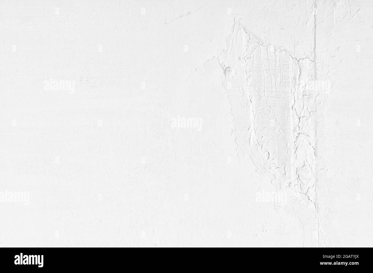 Nuova parete bianca in cemento con trama fessurata sfondo grunge motivo cemento texture di sfondo Foto Stock