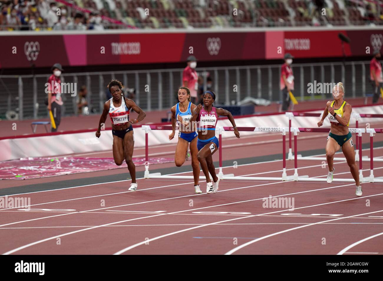 1 agosto 2021; Stadio Olimpico, Tokyo, Giappone: Tokyo 2020 Giochi olimpici estivi giorno 9; donne 100 metri hurdles semi-finali; ANDERSON Britanny (JAM) ha preso il caldo come HARRISON Kendra (USA), Tiffany Porter (GBR), CLAY Liz (AUS) e BOGLIOLO Luminosa (ITA) tutti i record impostati per il loro paese Foto Stock