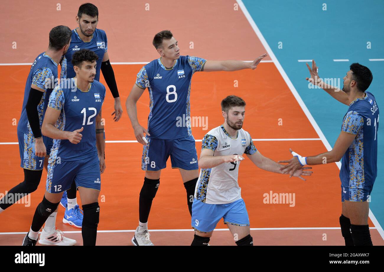 I membri del team argentino festeggiano dopo aver vinto il primo set contro gli Stati Uniti. , . Olimpiadi, domenica 1 agosto 2021, a Tokyo, Giappone. Foto di Mike Theiler/UPI Credit: UPI/Alamy Live News Foto Stock