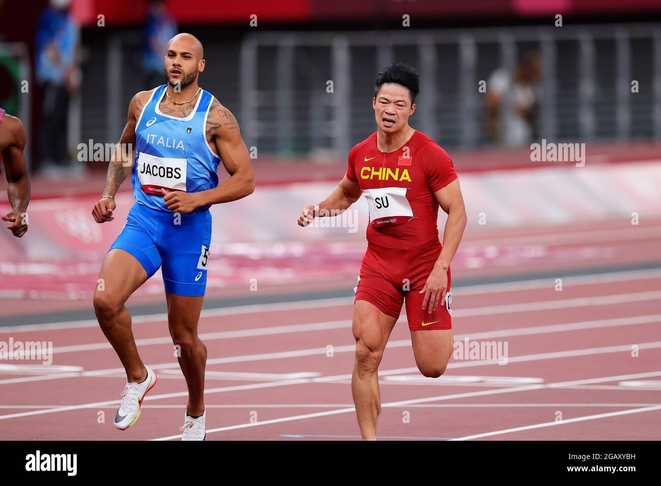 Tokyo, Giappone, 1 agosto 2021. Ronnie Baker del Team Stati Uniti, Lamont Marcell Jacobs del Team Italia e Bingtian su del Team Cina attraversano la linea durante la semifinale maschile di 100m il giorno 9 dei Giochi Olimpici di Tokyo 2020 . Credit: Pete Dovgan/Speed Media/Alamy Live News Foto Stock