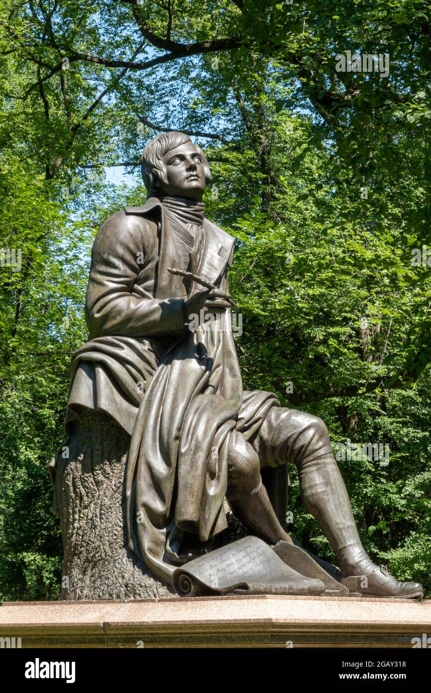 Robert Burns Sculpture si trova all'estremità sud della passeggiata letteraria in Central Park, New York City, Stati Uniti Foto Stock