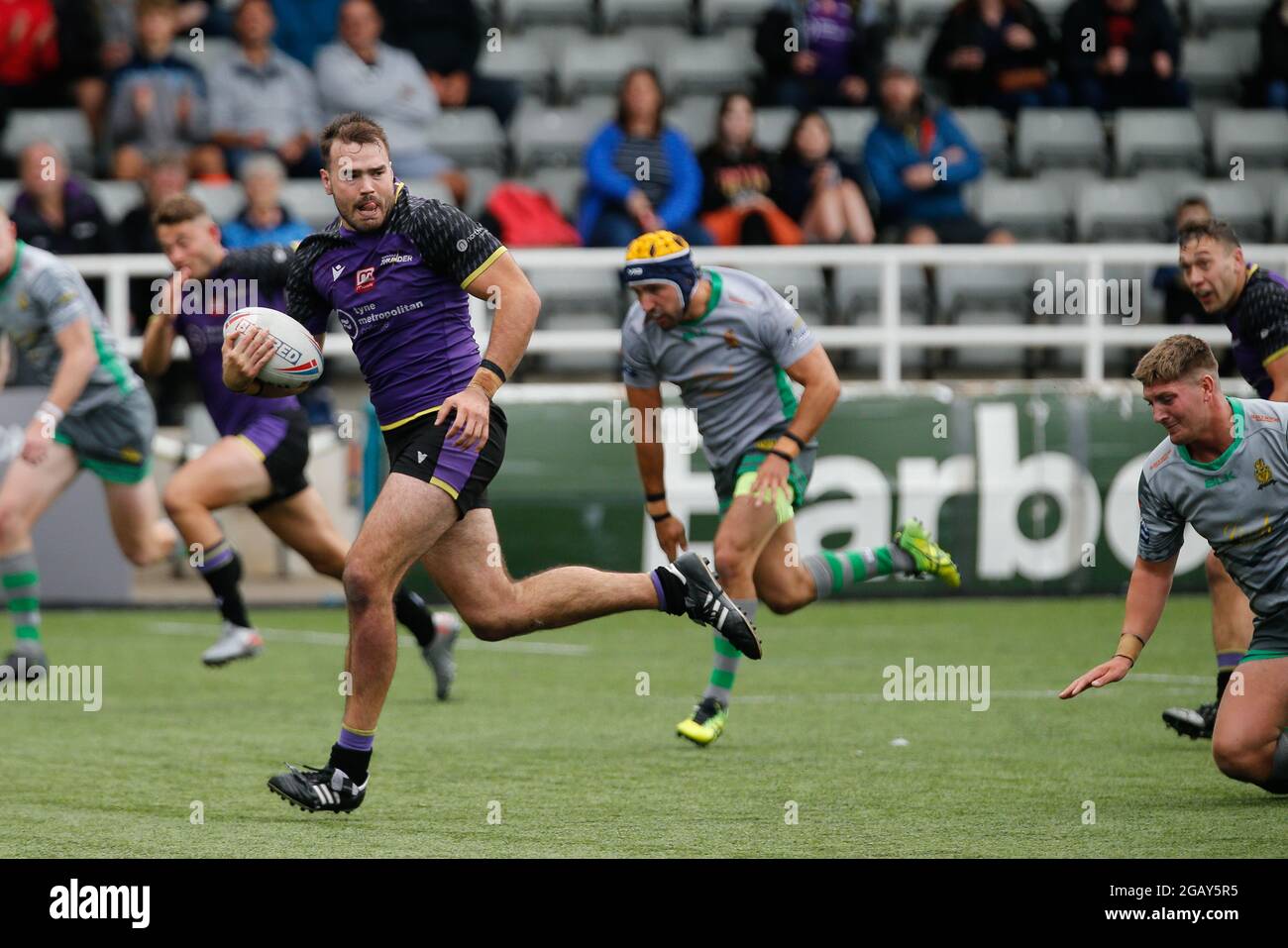 Newcastle, Regno Unito. 20 Marzo 2021. NEWCASTLE UPON TYNE, Regno Unito 1 AGOSTO Ted Chapelhow di Newcastle Thunder in azione durante la partita TRA Newcastle Thunder e Whitehaven RLFC a Kingston Park, Newcastle domenica 1 agosto 2021. (Credit: Chris Lishman | MI News) Credit: MI News & Sport /Alamy Live News Foto Stock