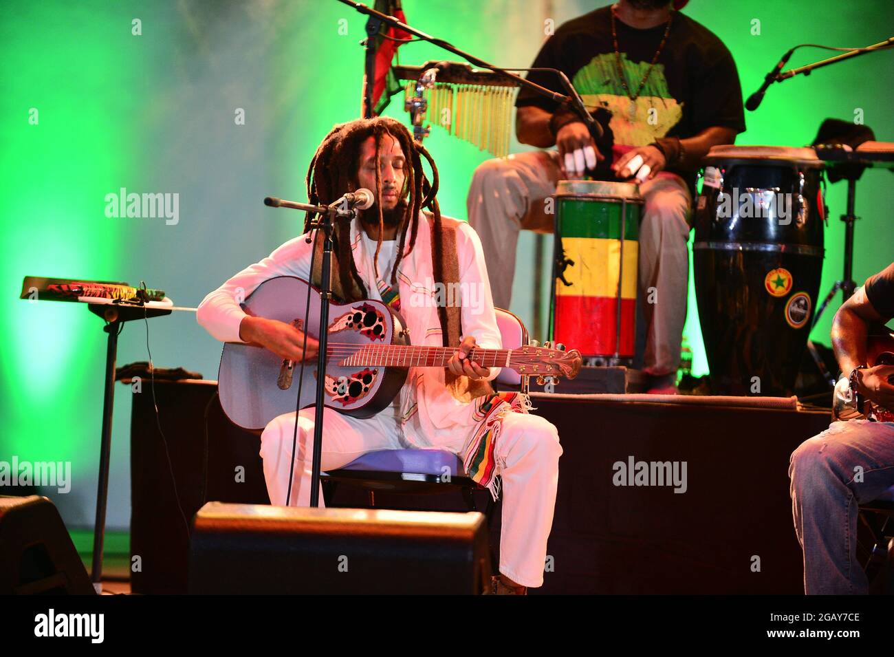 Hollywood, Florida, Stati Uniti. 31 luglio 2021. Julian Marley si esibisce presso l'Hollywood ArtsPark Amphitheatre Young Circle come parte di una serie di concerti sponsorizzata dalla Florida Hollywood Community Redviluppo Agency e Rhythm Foundationon il 31 luglio 2021 a Hollywood, Florida. Credit: Mpi10/Media Punch/Alamy Live News Foto Stock