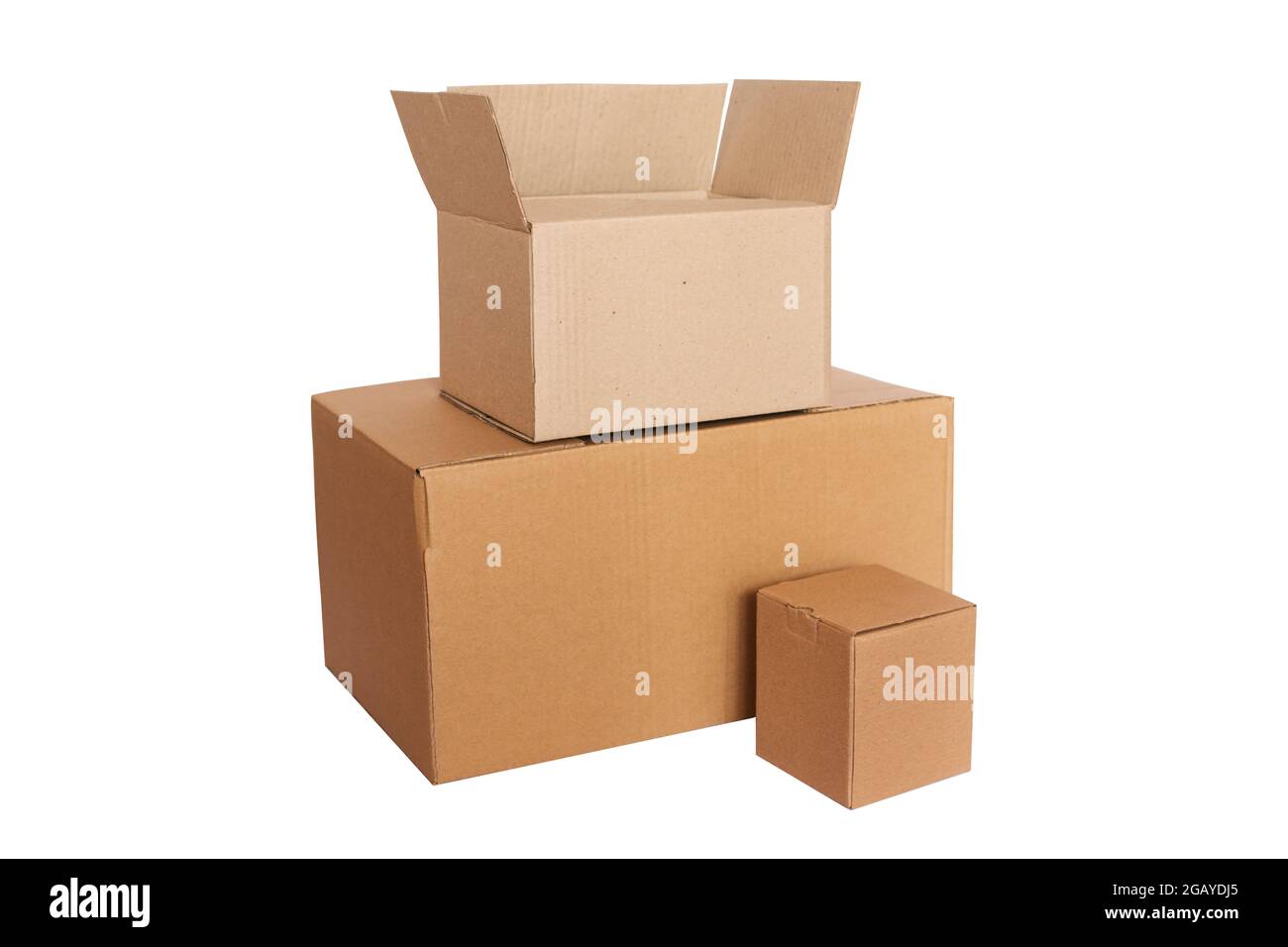 tre scatole vuote per la consegna o la donazione. scatola di cartone isolata su sfondo bianco. imballaggio ecologico Foto Stock