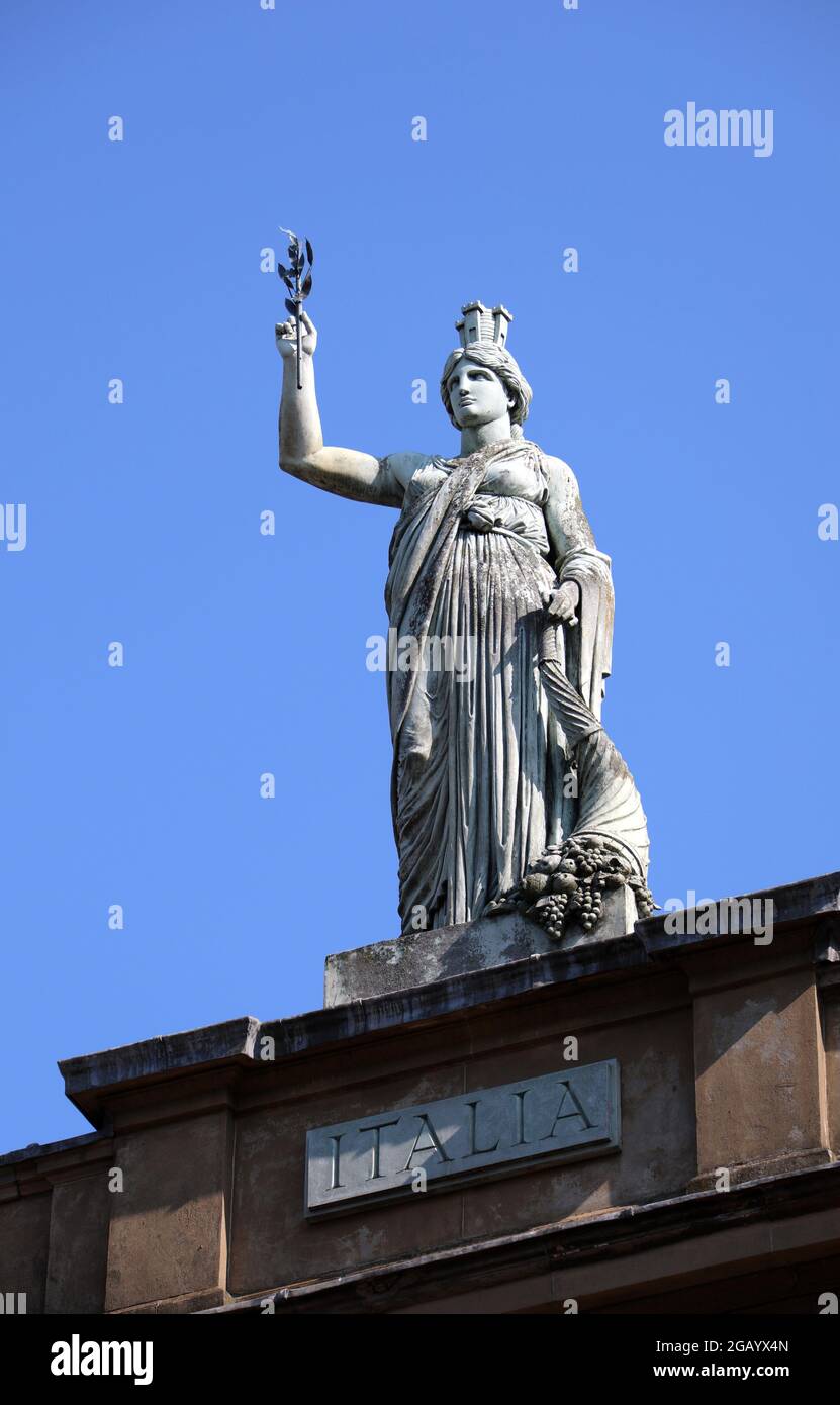 Statua di Italia a Ingram Street a Glasgow Foto Stock