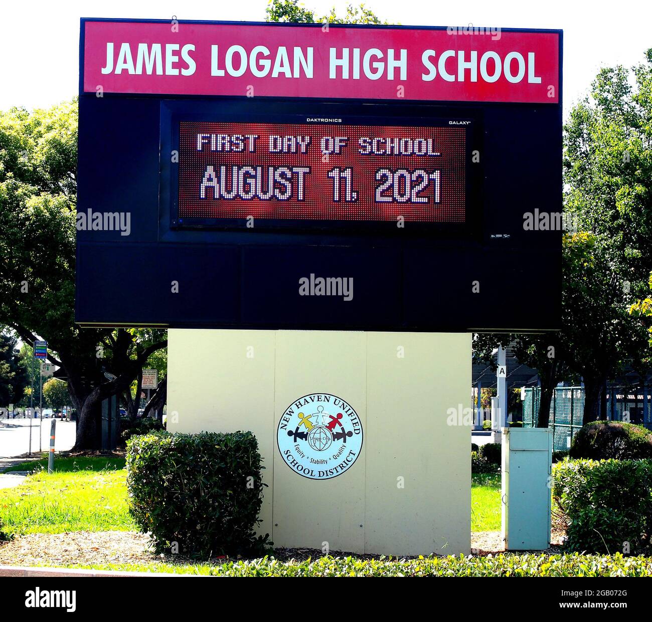 Primo giorno della scuola 11 agosto 2021, segno elettronico alla scuola superiore di James Logan in Union City, California, Stati Uniti Foto Stock