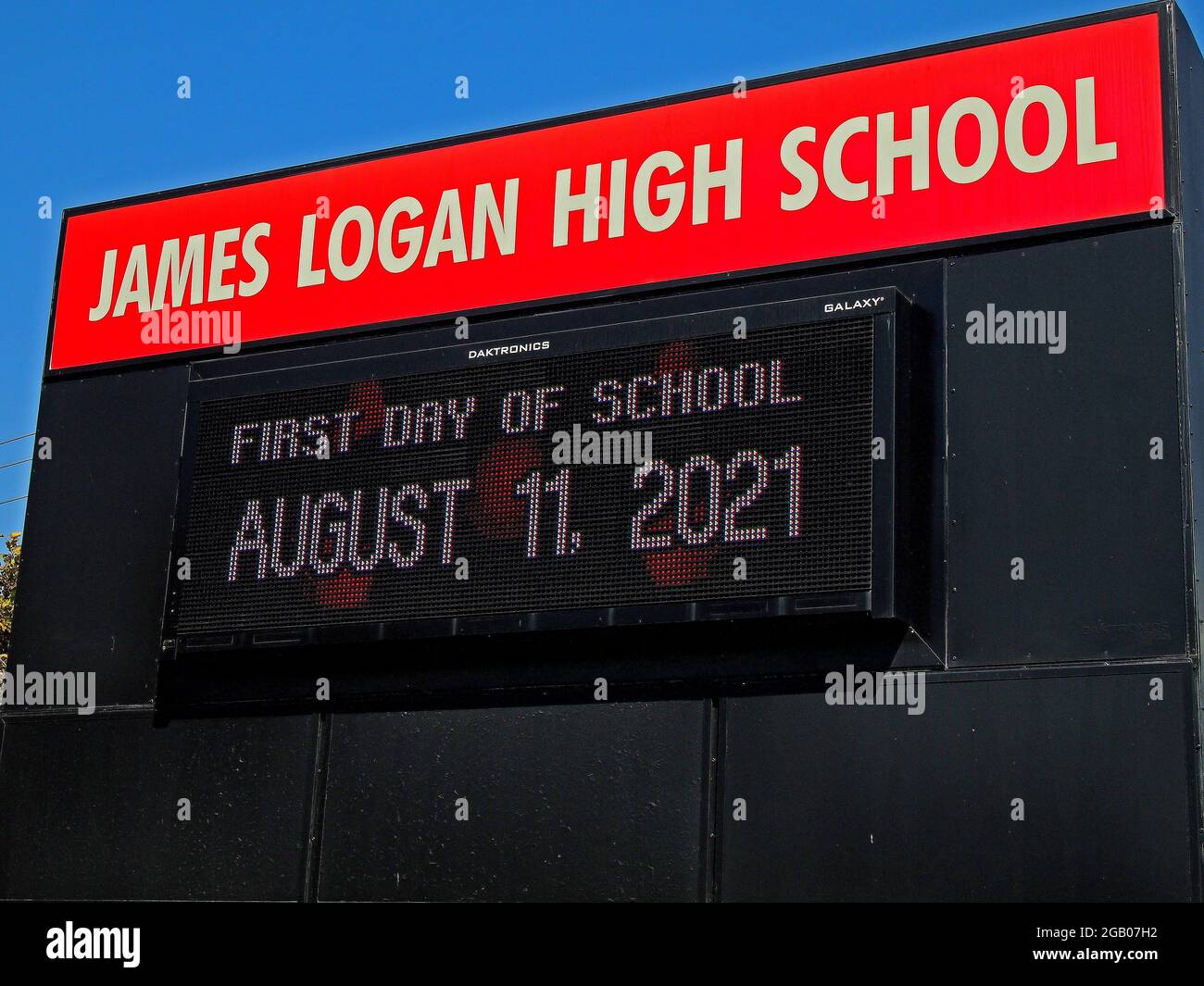 Primo giorno della scuola 11 agosto 2021, segno elettronico alla scuola superiore di James Logan in Union City, California, Stati Uniti Foto Stock
