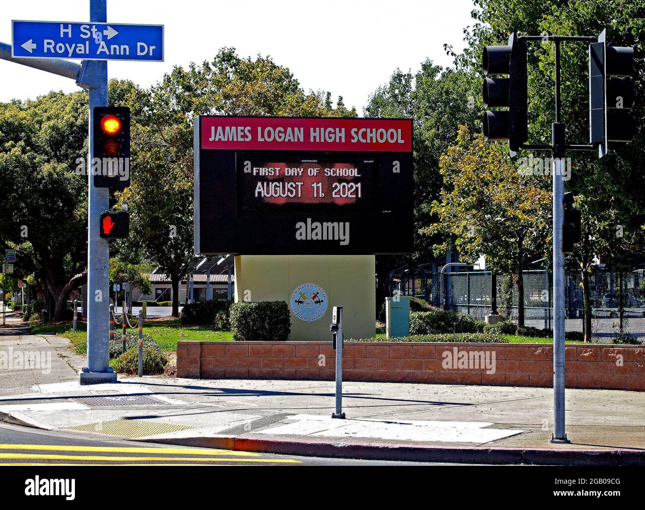 Primo giorno della scuola 11 agosto 2021, segno elettronico alla scuola superiore di James Logan in Union City, California, Stati Uniti Foto Stock