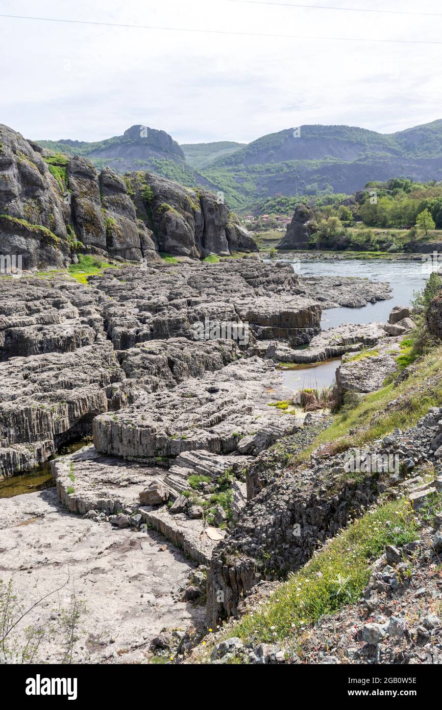 Sheytan Dere (fiume Shaitan) Canyon sotto la diga di Studen Kladenets Reservoir, Bulgaria Foto Stock