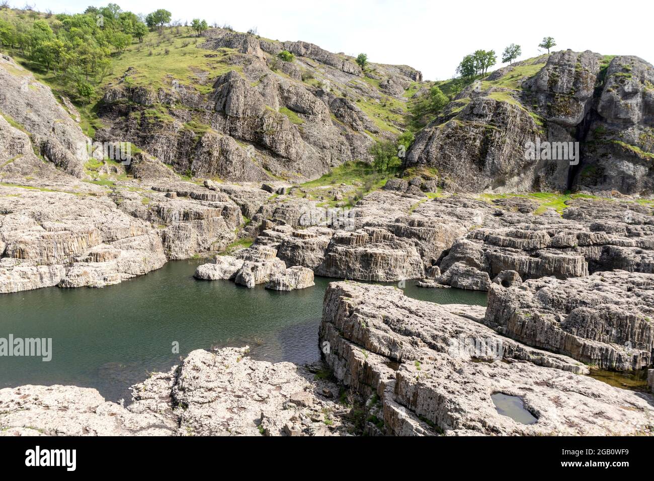 Sheytan Dere (fiume Shaitan) Canyon sotto la diga di Studen Kladenets Reservoir, Bulgaria Foto Stock