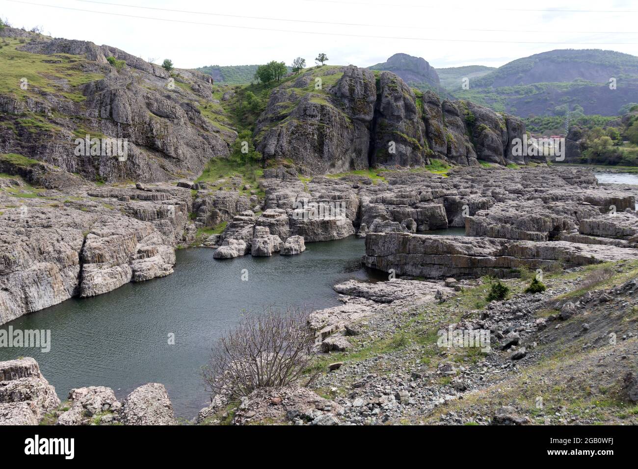 Sheytan Dere (fiume Shaitan) Canyon sotto la diga di Studen Kladenets Reservoir, Bulgaria Foto Stock