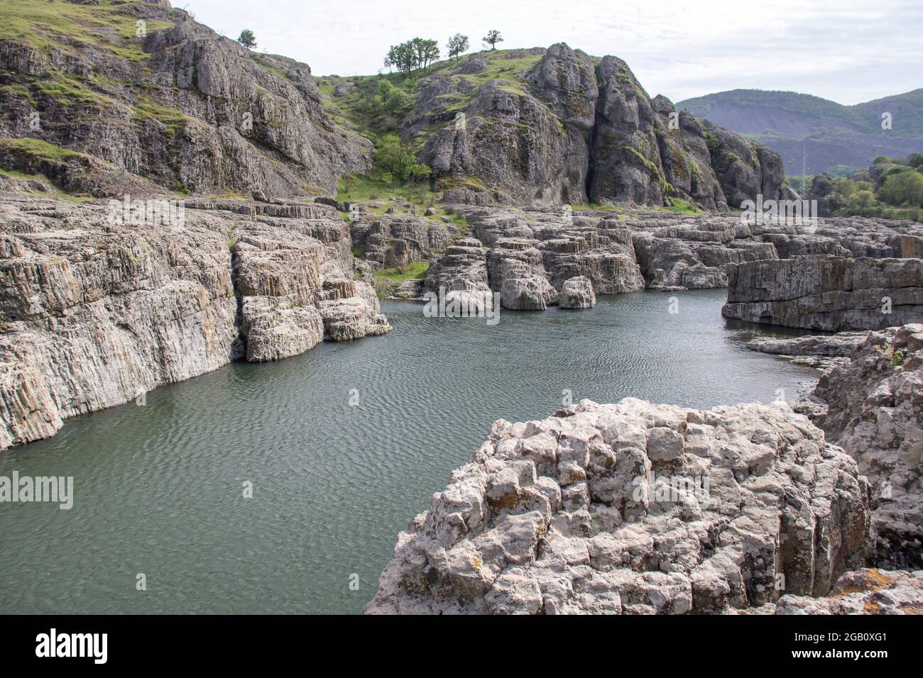 Sheytan Dere (fiume Shaitan) Canyon sotto la diga di Studen Kladenets Reservoir, Bulgaria Foto Stock