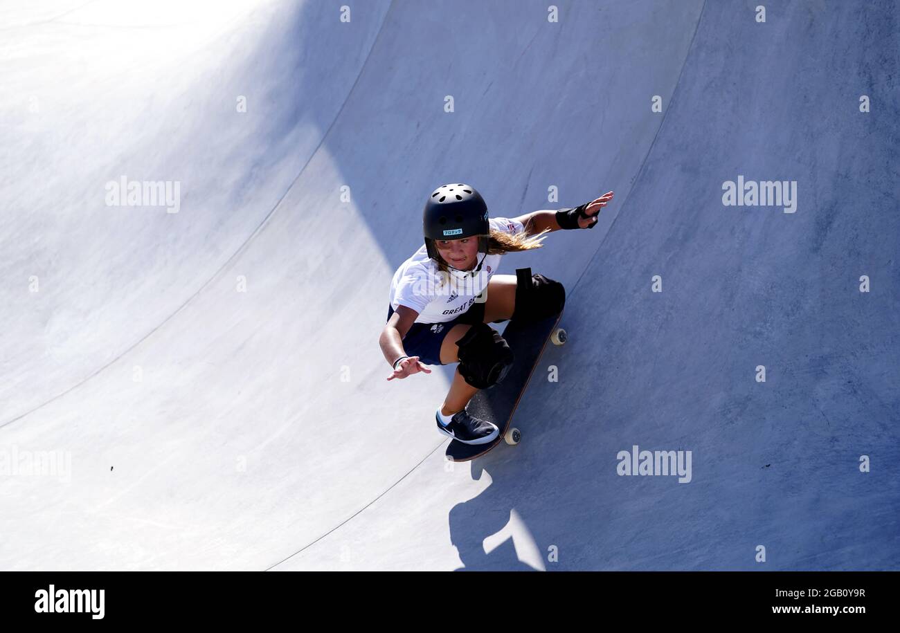 Great Britain's Sky Brown durante una sessione di allenamento all'Ariake Skateboard Park il decimo giorno dei Giochi Olimpici di Tokyo 2020 in Giappone. Data immagine: Lunedì 2 agosto 2021. Foto Stock
