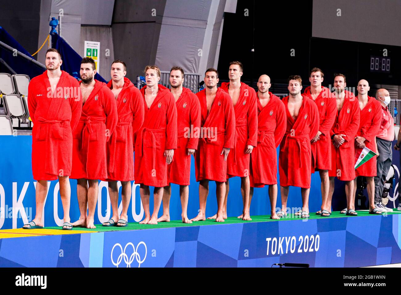 TOKYO, GIAPPONE - 2 AGOSTO: Balazs Harai di Ungheria, Tamas Mezei di Ungheria, Balasz Erdelyi di Ungheria, Szilard Jansik di Ungheria, Matyas Pasztor di Ungheria Norbert Hosnyanszky di Ungheria, Marton Vamos di Ungheria, Gergo Zalanki di Ungheria, Kriszagtian Manhercz di Ungheria, Daniel Angyal di Ungheria, Daniel Viky di Ungheria, Marton Vamos di Ungheria Denes Varga dell'Ungheria durante il torneo olimpico di Waterpolo di Tokyo 2020 incontro maschile tra la squadra Ungheria e la squadra Italia al Tatsumi Waterpolo Center il 2 agosto 2021 a Tokyo, Giappone (Foto di Marcel ter Bals/Orange Pictures) Foto Stock