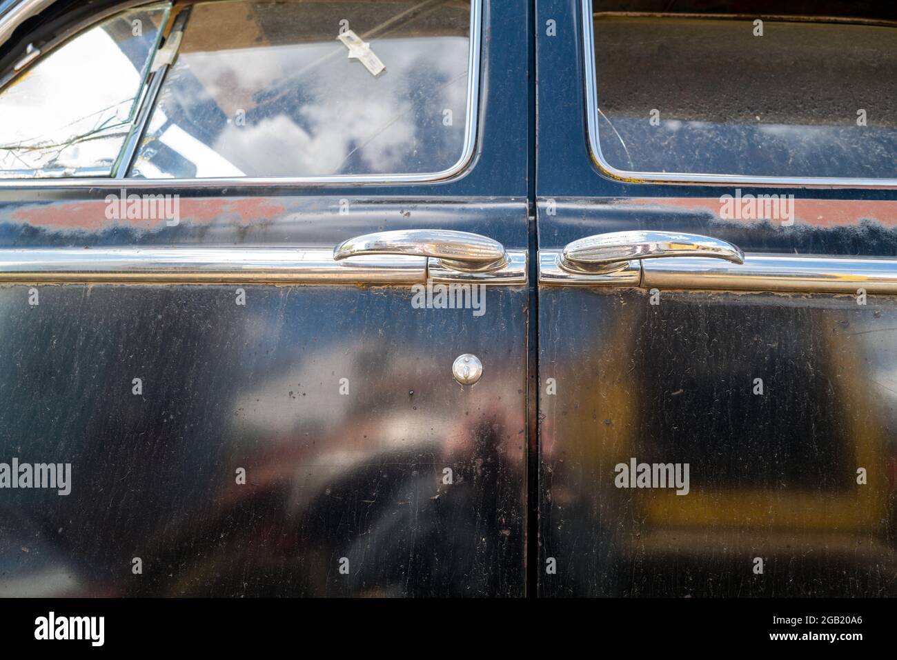 Dettaglio delle porte suicide su una berlina Dodge Deluxe 1948 a Pomeroy, Washington, USA - 4 maggio 2021 Foto Stock