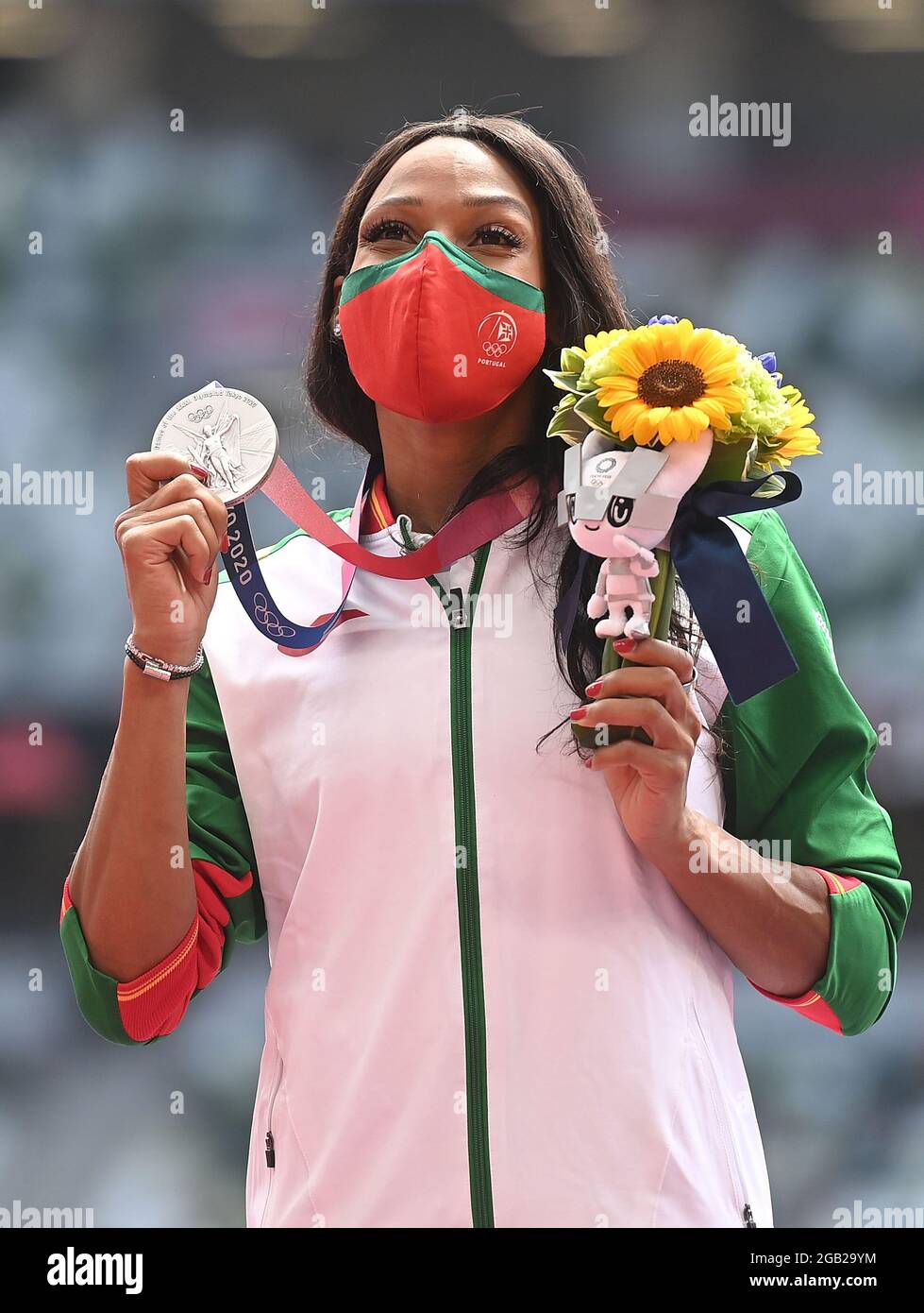 Tokyo, Giappone. 2 agosto 2021. Patricia Mamona del Portogallo reagisce durante la cerimonia di premiazione del Triplo Jump delle Donne ai Giochi Olimpici di Tokyo 2020, Giappone, 2 agosto 2021. Credit: Jia Yuchen/Xinhua/Alamy Live News Foto Stock