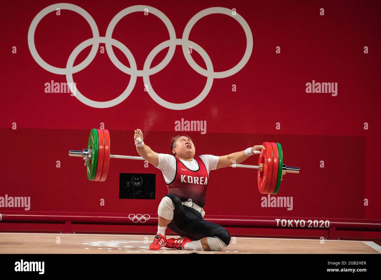 Fallito: Suhyeon KIM (KOR) nel suo ultimo tentativo nella spinta; sollevamento pesi fino a 76 kg/donne, il 1 agosto 2021; Olimpiadi estive 2020, dal 23.07. - 08.08.2021 a Tokyo/Giappone. Foto Stock